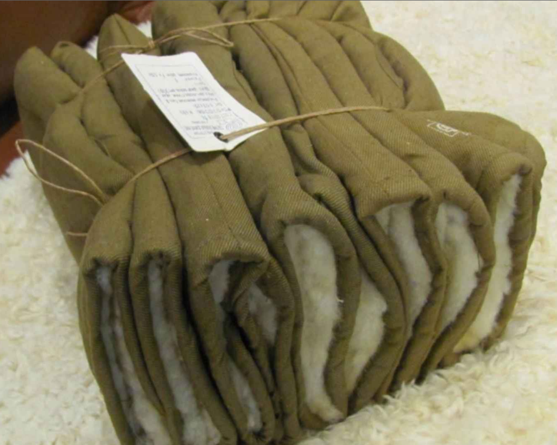 Рукавицы двупалые защитного цвета из натурального меха